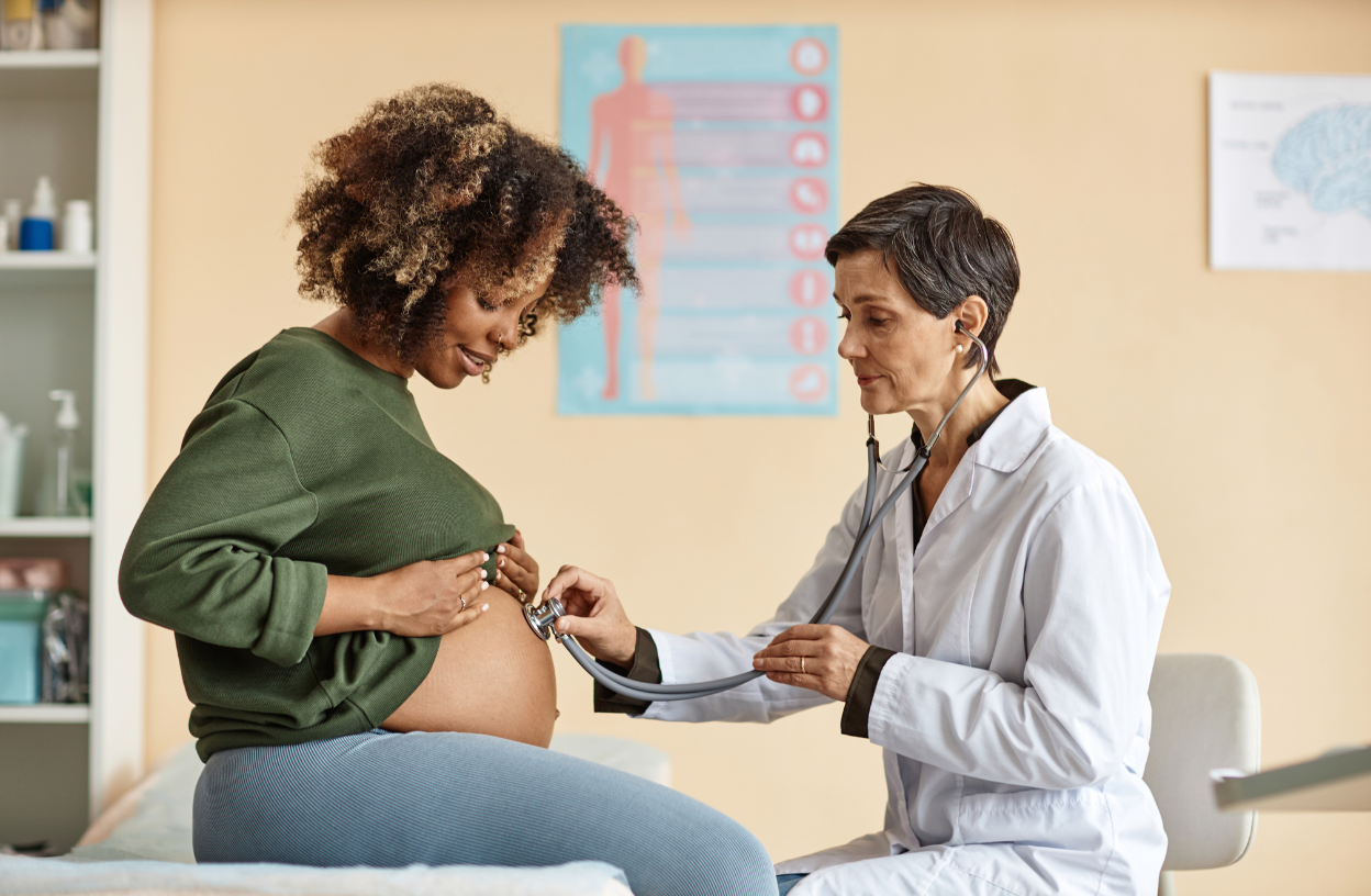 Cuidado que gera vida: acompanhamento médico com o obstetra é essencial para gestantes